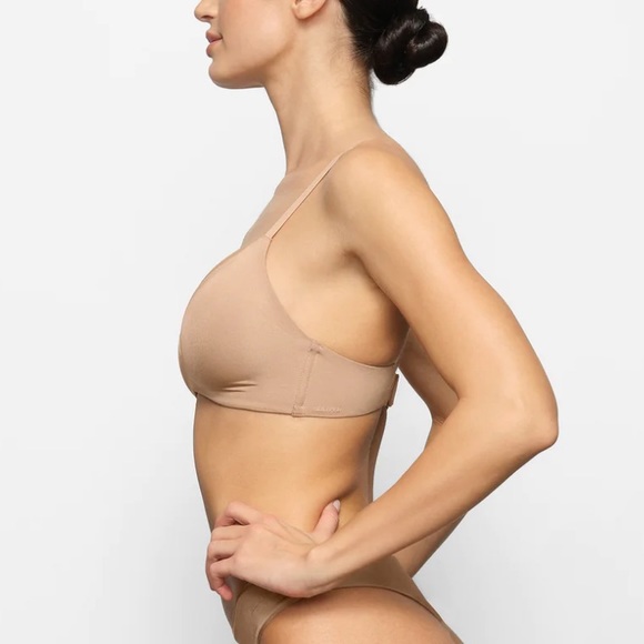 SKIMS wireless t-shirt bra - Picture 3 of 3